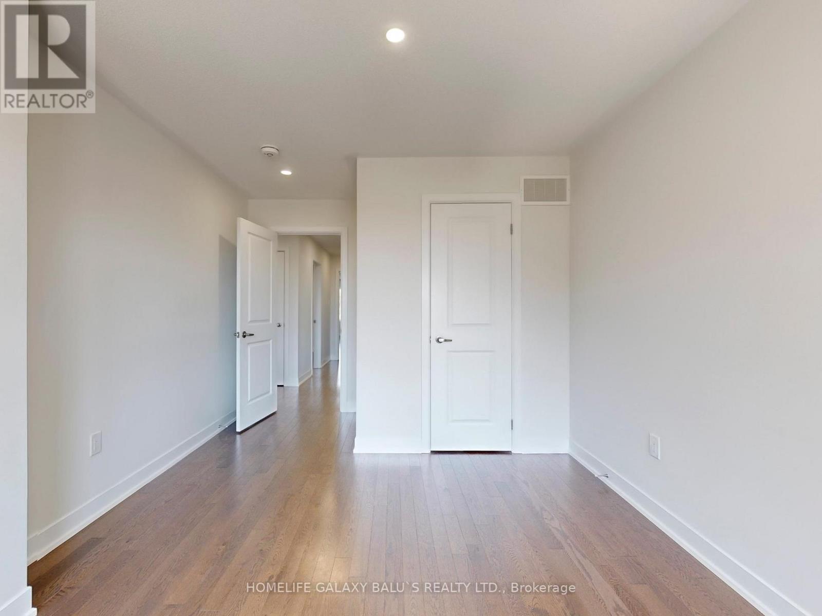 Photo 25 of 90 Donald Fleming Way, Whitby ON