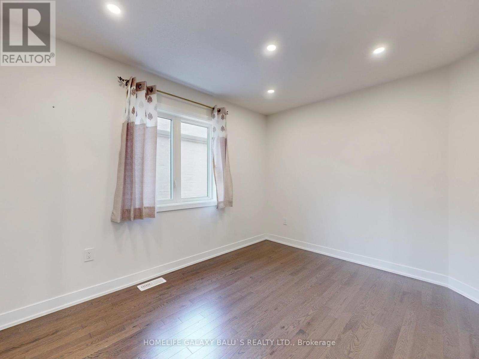 Photo 26 of 90 Donald Fleming Way, Whitby ON