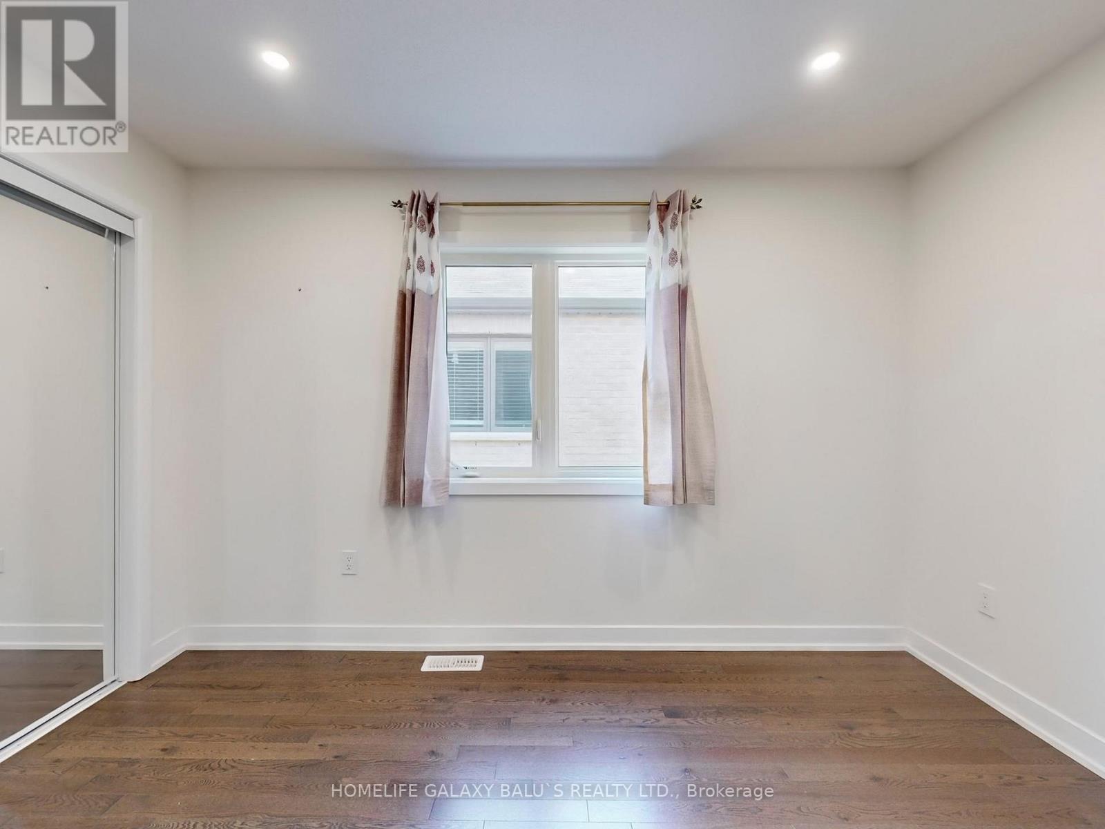 Photo 27 of 90 Donald Fleming Way, Whitby ON
