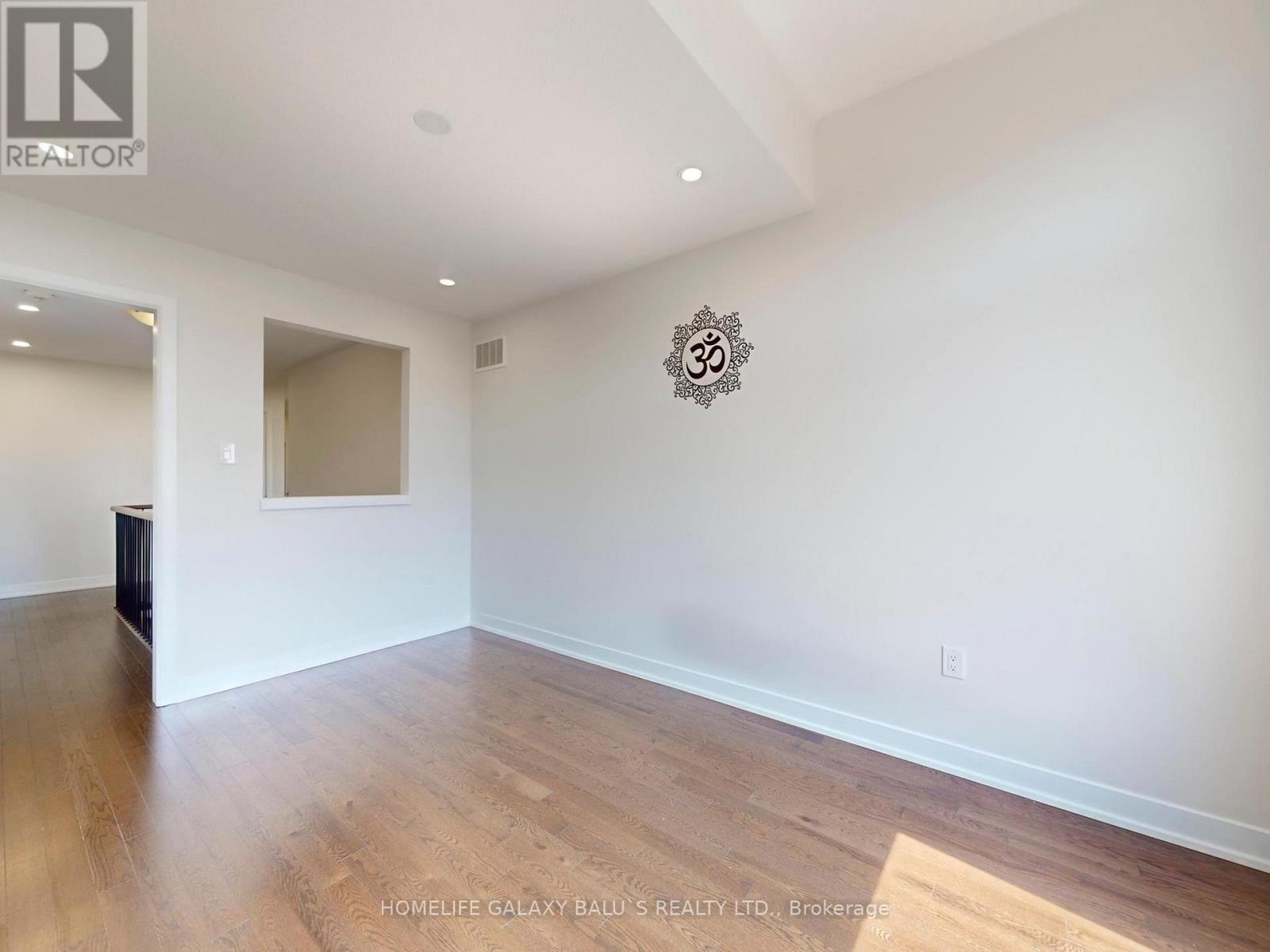 Photo 31 of 90 Donald Fleming Way, Whitby ON