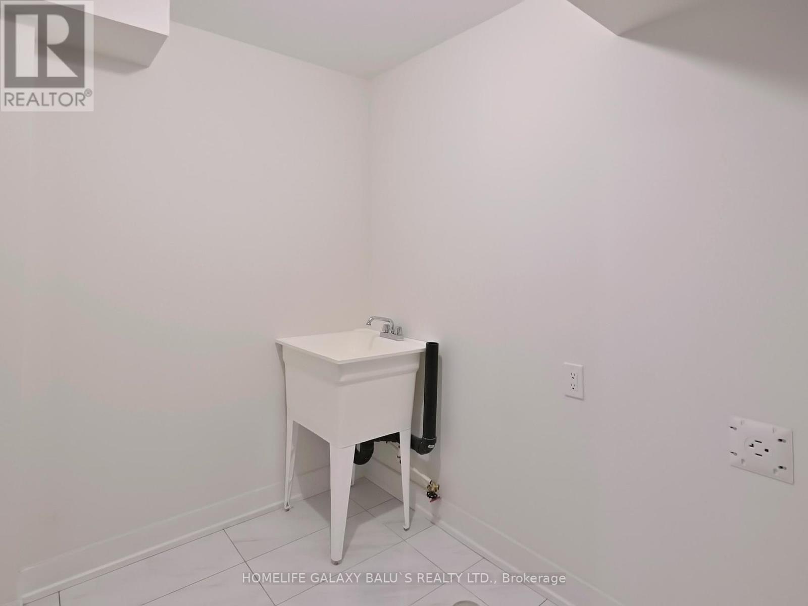 Photo 40 of 90 Donald Fleming Way, Whitby ON