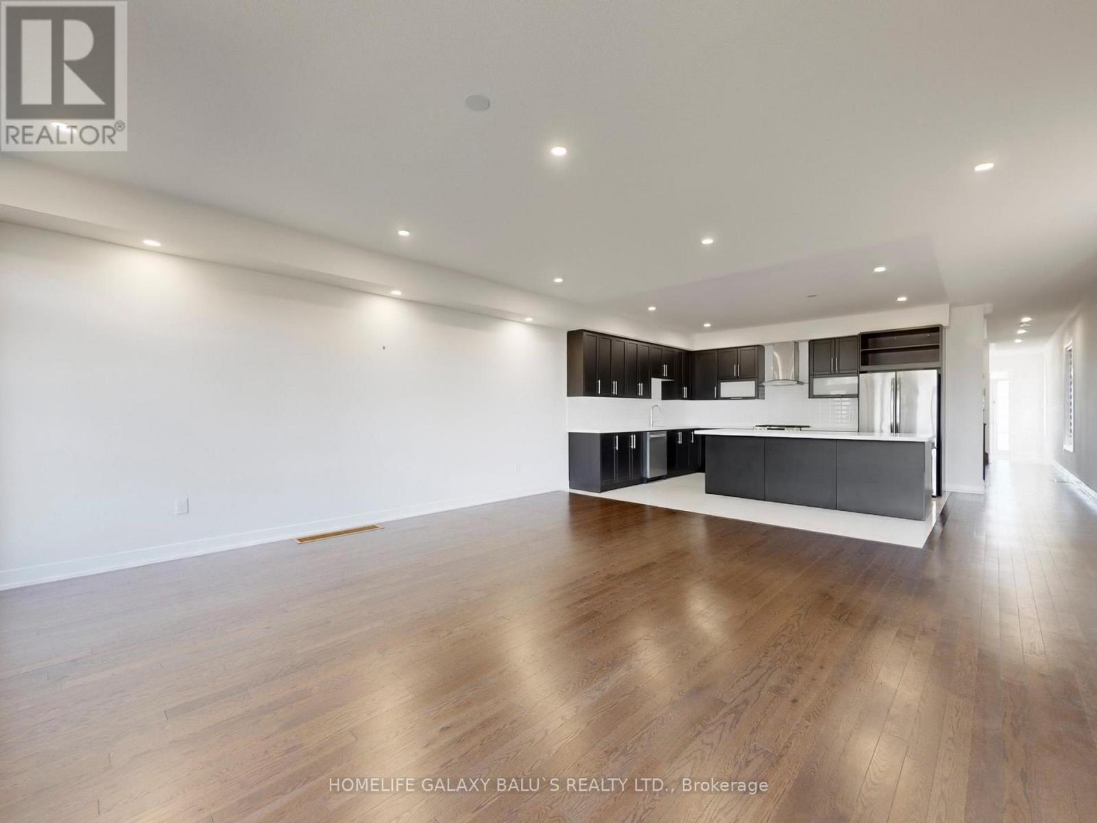 Photo 6 of 90 Donald Fleming Way, Whitby ON
