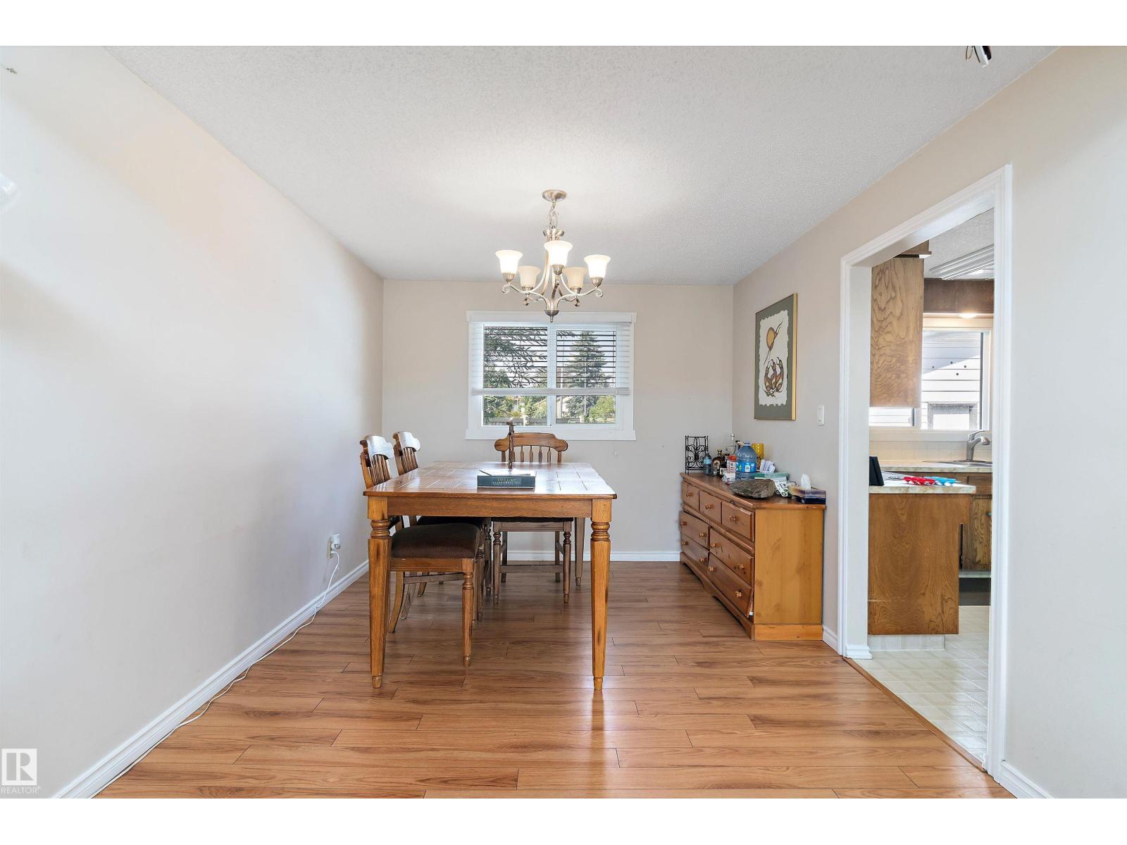 Photo 7 of 7216 33 Av Nw Nw, Edmonton AB