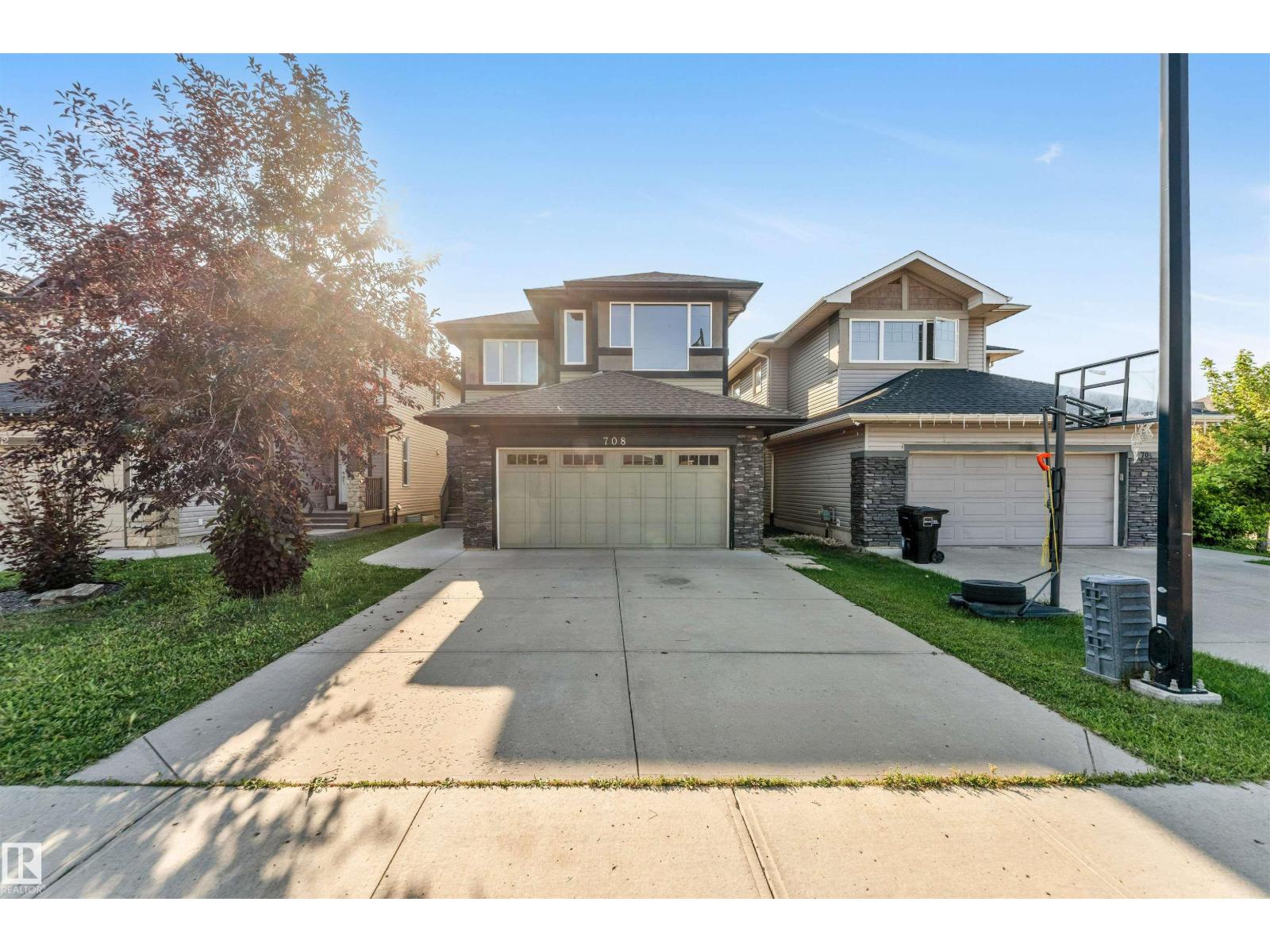 Photo 1 of 708 57 St Sw, Edmonton AB