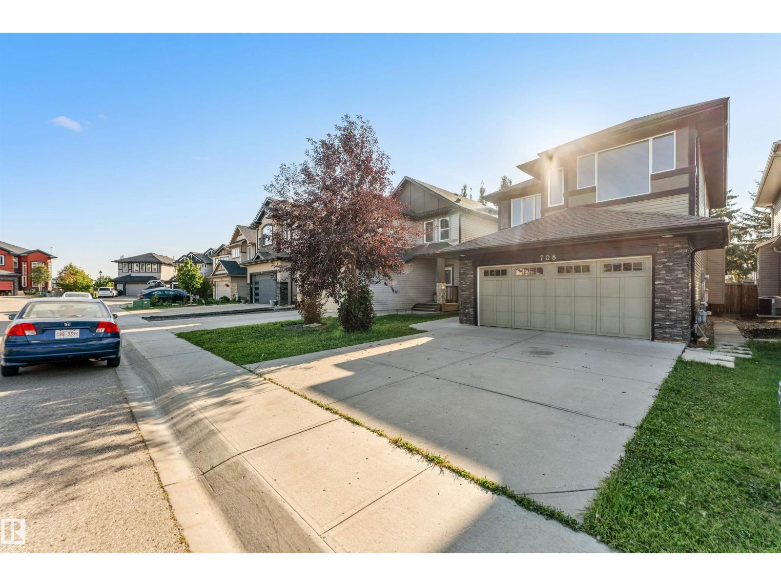 Photo 2 of 708 57 St Sw, Edmonton AB
