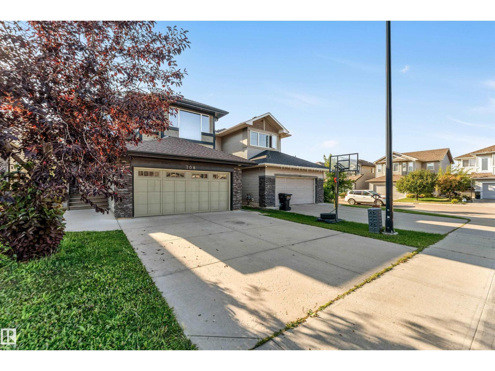 Photo 3 of 708 57 St Sw, Edmonton AB