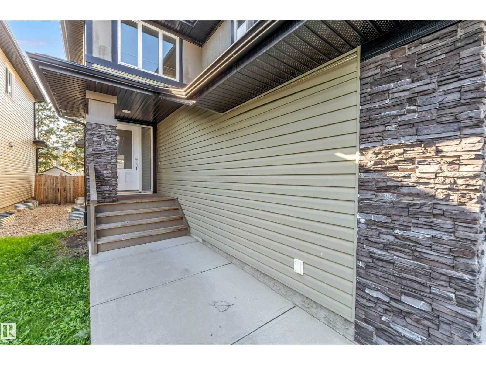 Photo 4 of 708 57 St Sw, Edmonton AB