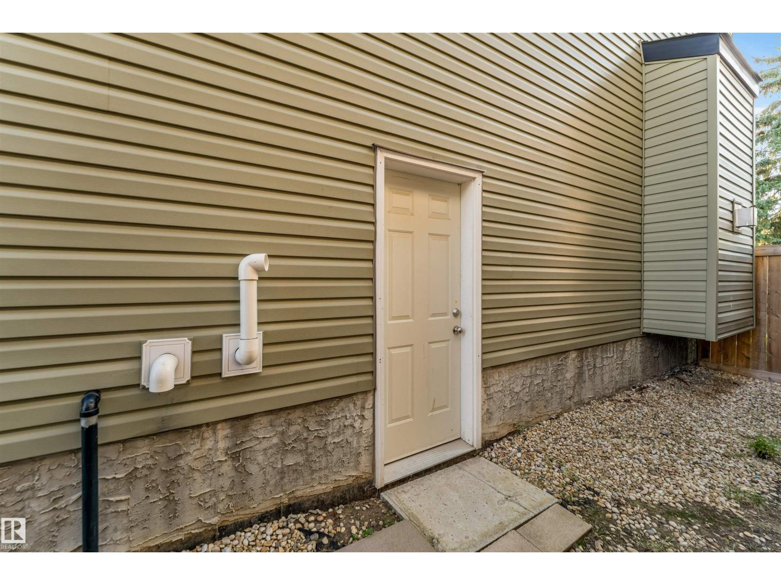 Photo 5 of 708 57 St Sw, Edmonton AB