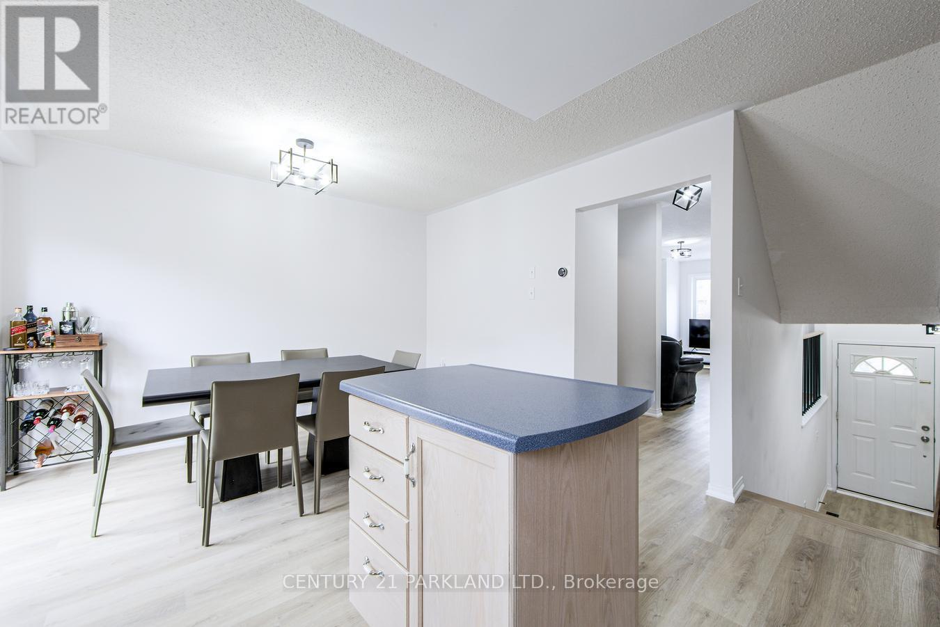 Photo 11 of 26 Kelso Crescent, Vaughan ON