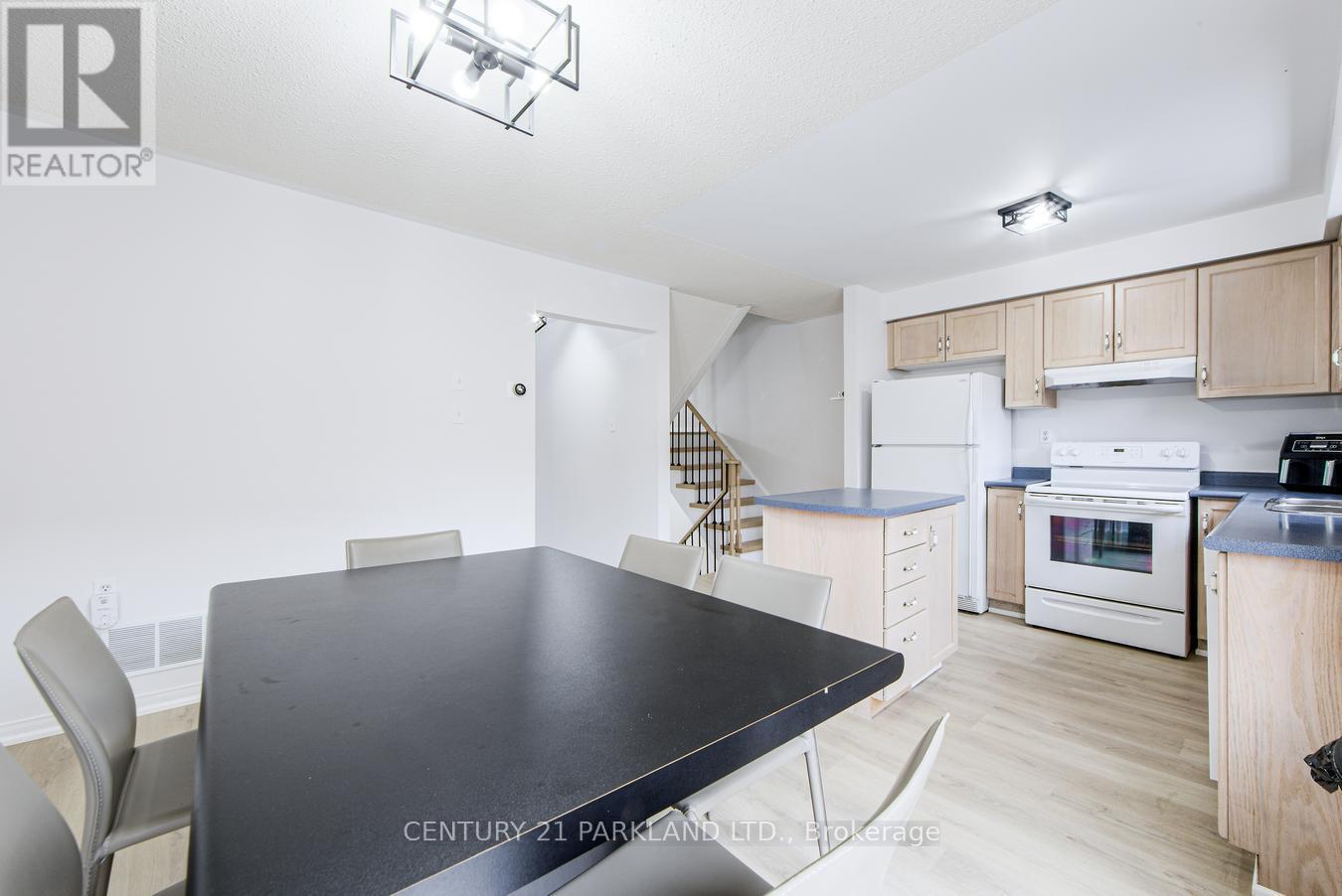 Photo 13 of 26 Kelso Crescent, Vaughan ON