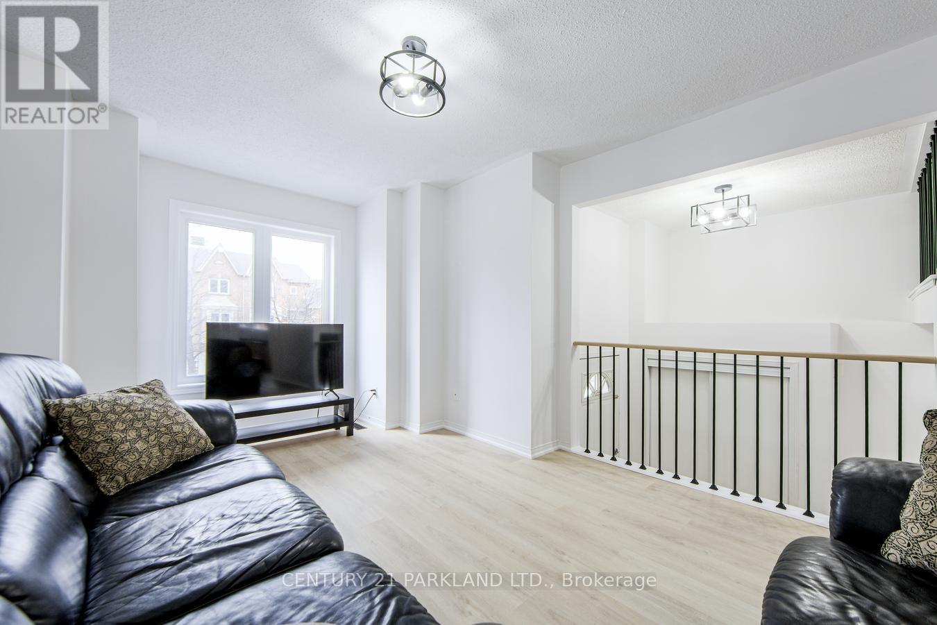 Photo 7 of 26 Kelso Crescent, Vaughan ON