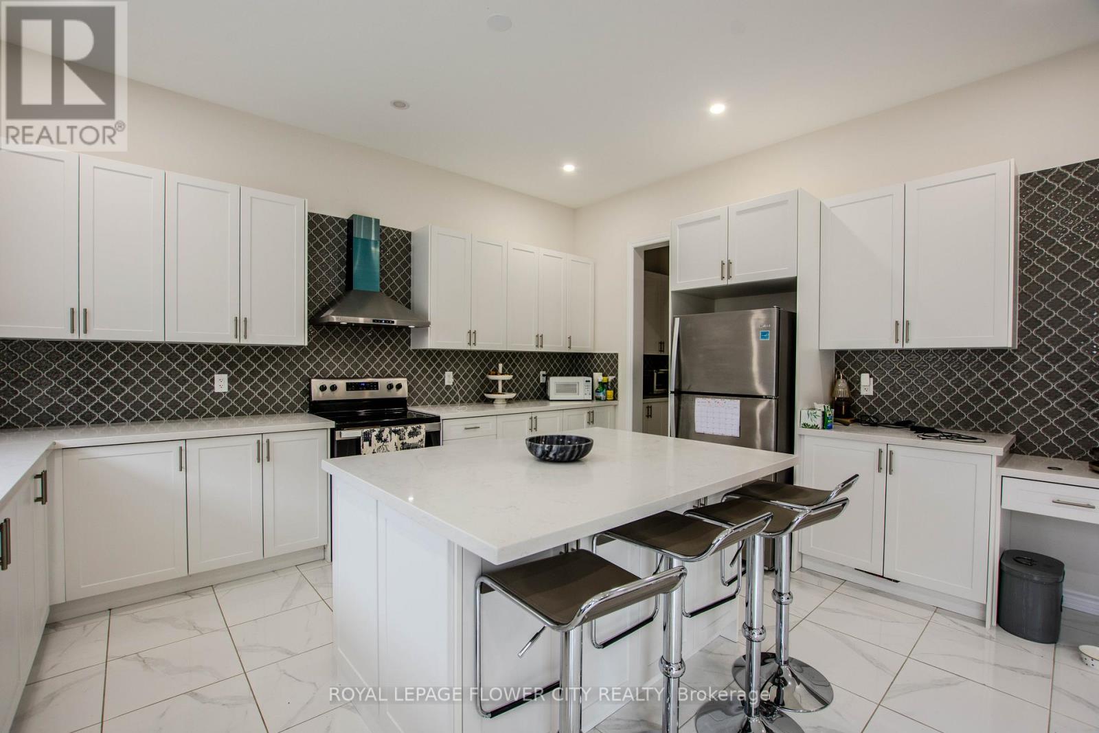 Photo 8 of 1114 Wickham Road, Innisfil ON