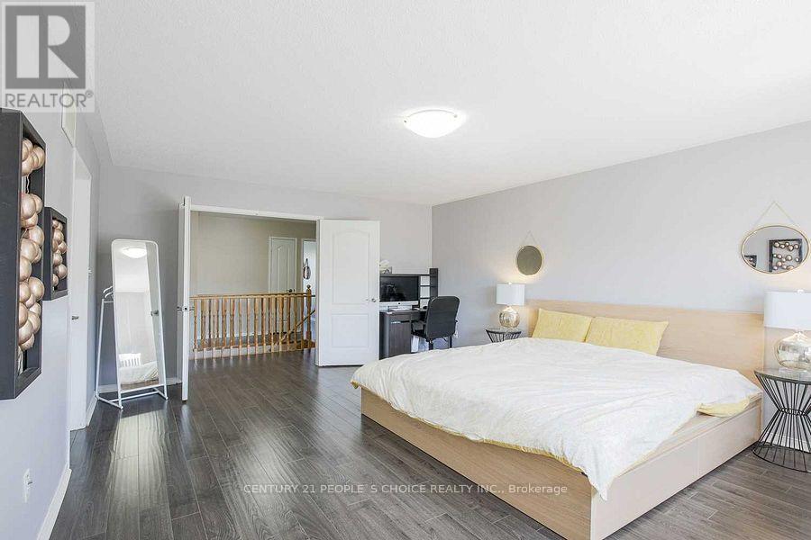 Photo 10 of 118 Julliard Drive, Vaughan ON