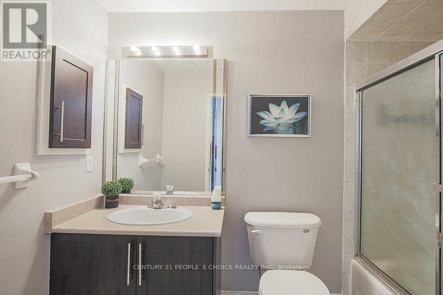 Photo 11 of 118 Julliard Drive, Vaughan ON