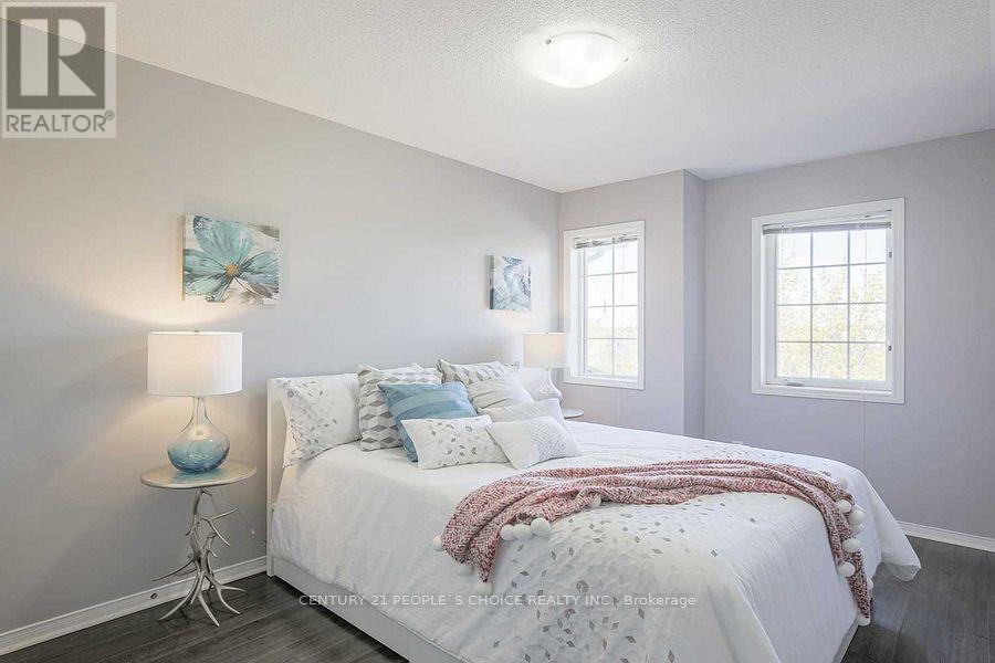 Photo 12 of 118 Julliard Drive, Vaughan ON