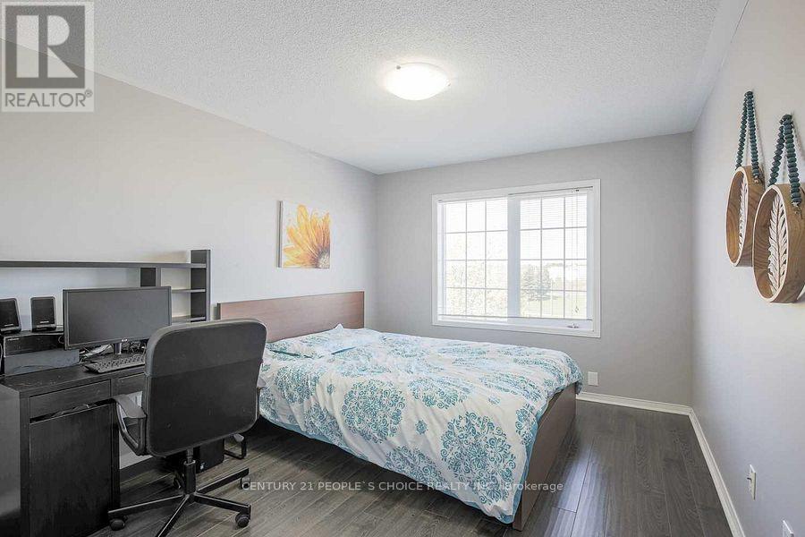 Photo 14 of 118 Julliard Drive, Vaughan ON