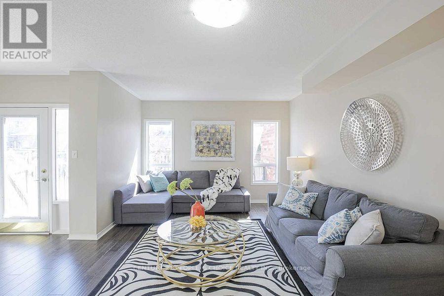 Photo 4 of 118 Julliard Drive, Vaughan ON