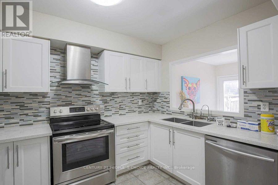 Photo 8 of 118 Julliard Drive, Vaughan ON