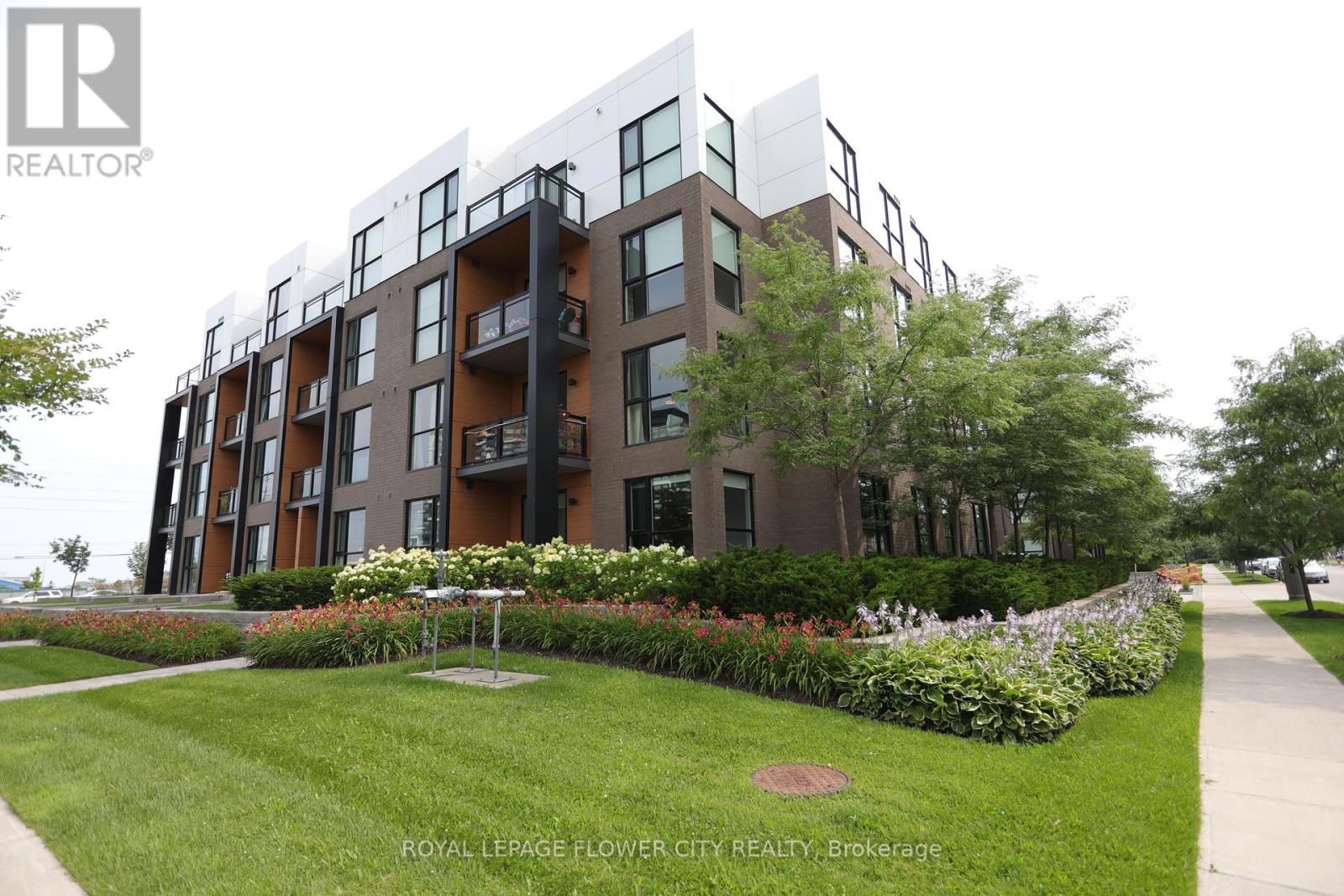 Photo 2 of 112 210 Sabina Drive, Oakville ON