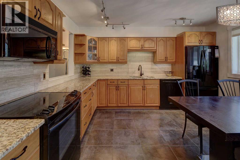 Photo 7 of 51 Rosewood Road Nw, Calgary AB