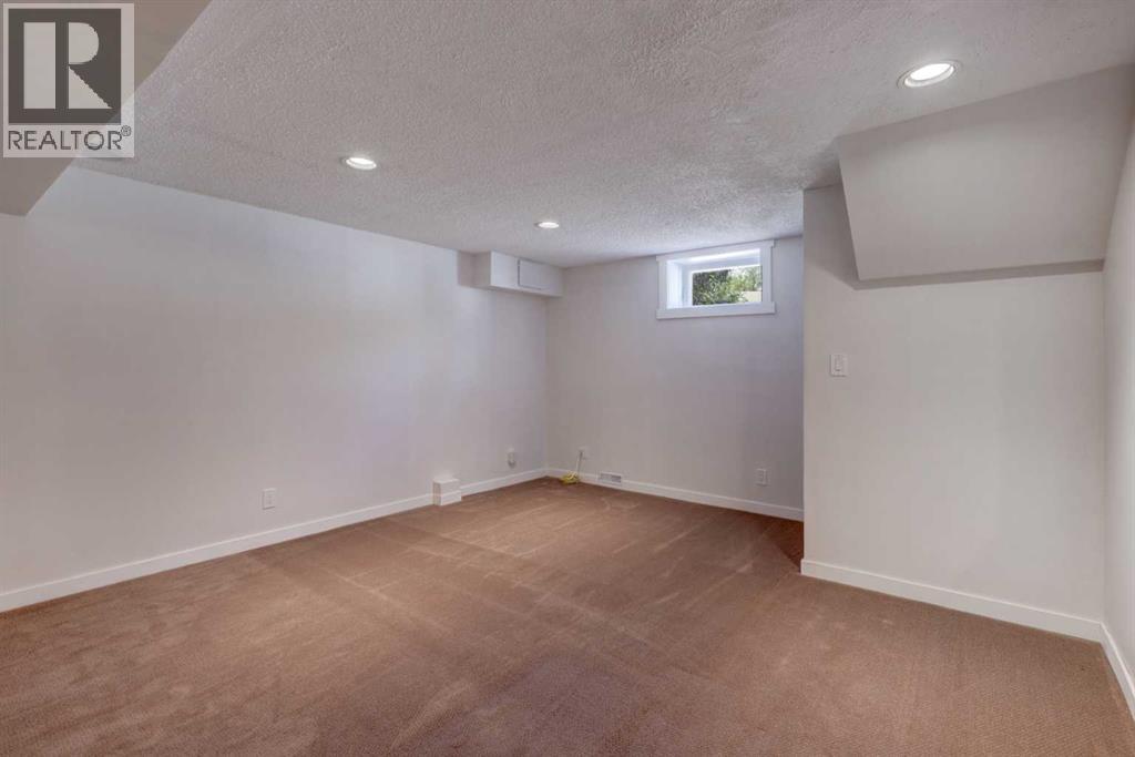 Photo 21 of 51 Rosewood Road Nw, Calgary AB