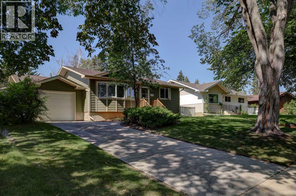 Photo 1 of 51 Rosewood Road Nw, Calgary AB