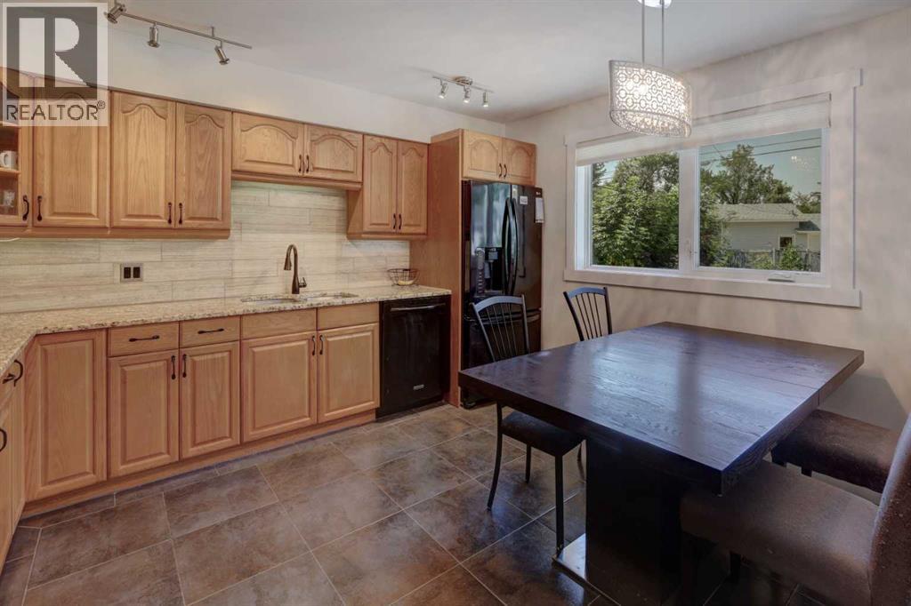 Photo 6 of 51 Rosewood Road Nw, Calgary AB