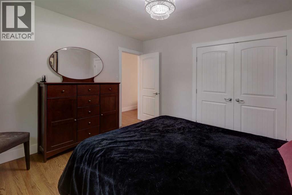 Photo 15 of 51 Rosewood Road Nw, Calgary AB
