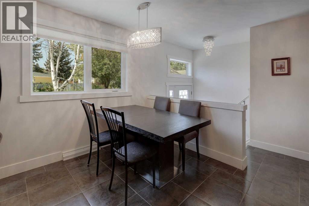 Photo 11 of 51 Rosewood Road Nw, Calgary AB