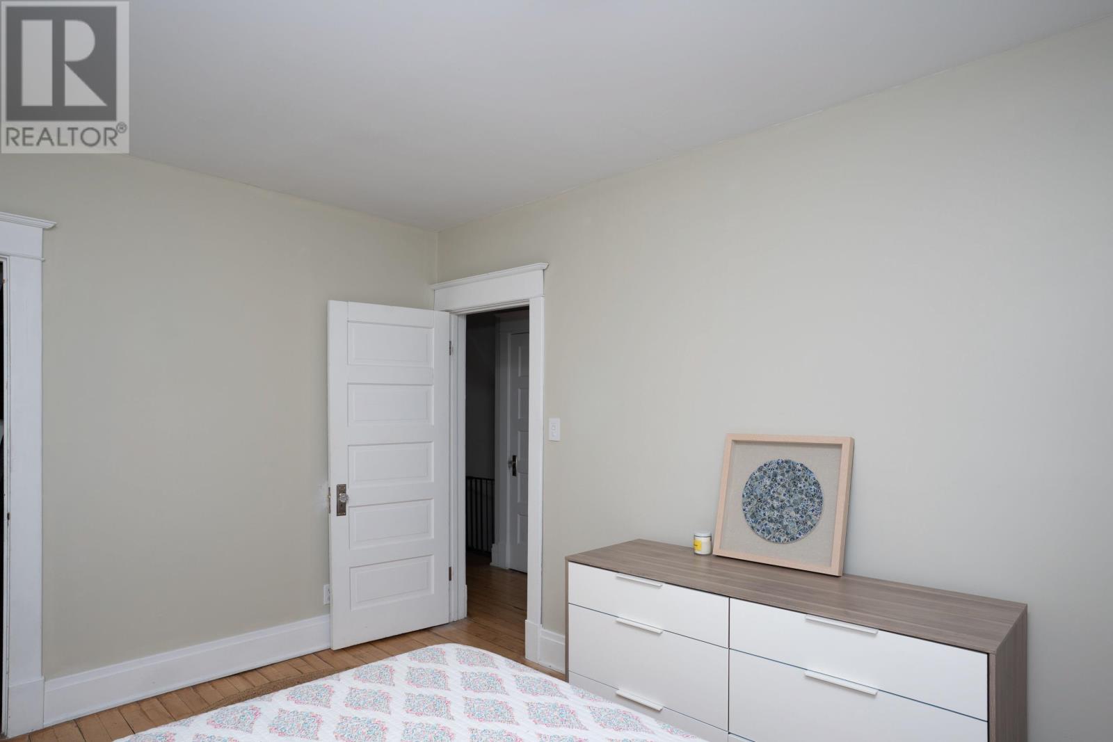 Photo 21 of 33 Prospect Ave, Thunder Bay ON