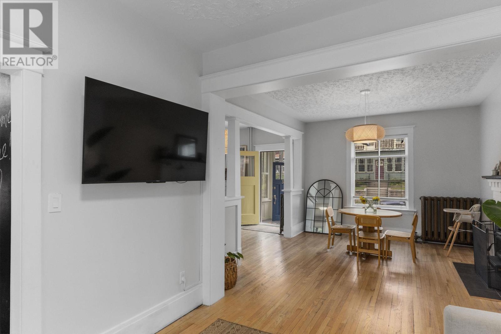 Photo 8 of 33 Prospect Ave, Thunder Bay ON