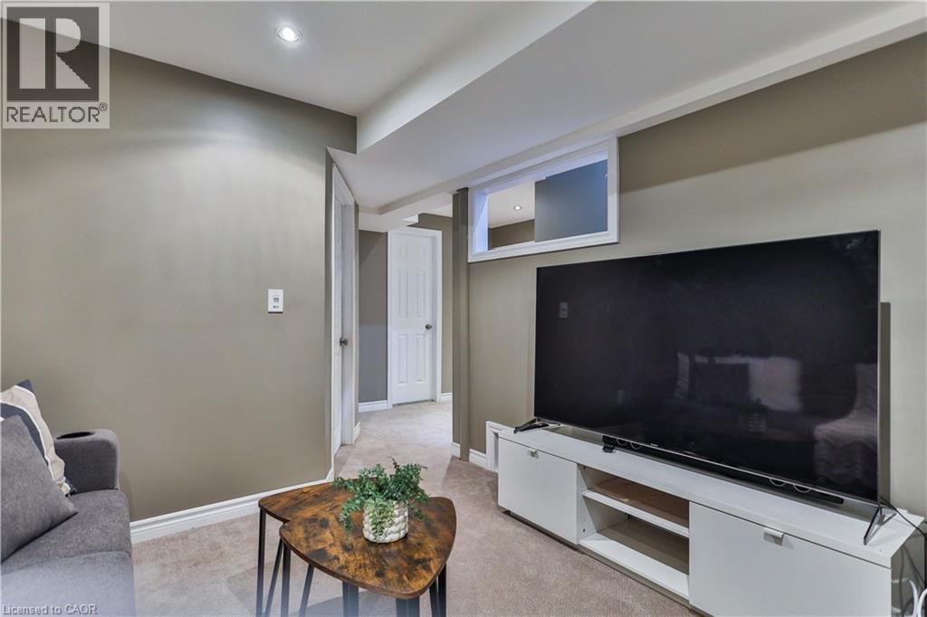 Photo 34 of 151 Spring Creek Drive, Waterdown ON
