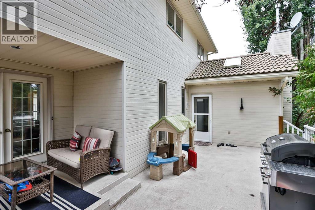 Photo 6 of 93 Coachwood Road W, Lethbridge AB