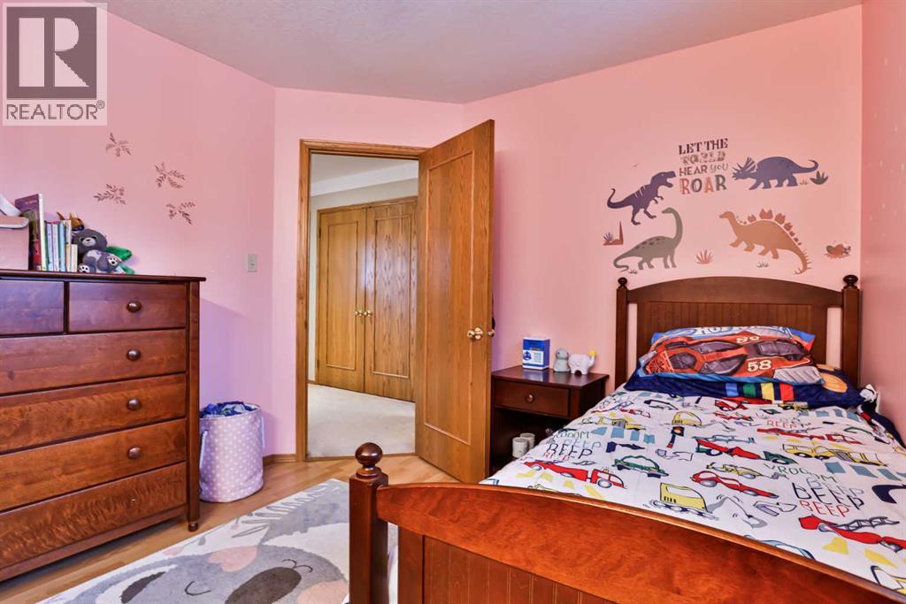 Photo 33 of 93 Coachwood Road W, Lethbridge AB