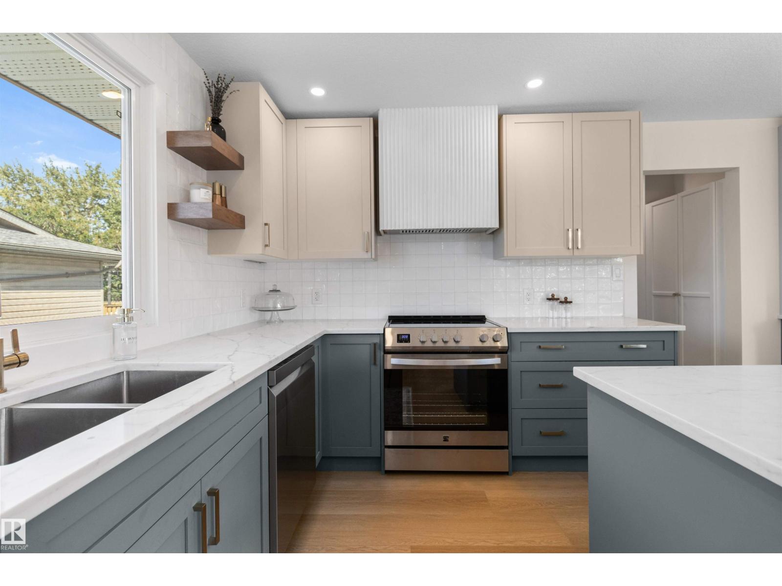 Photo 16 of 97 Garland Cr, Sherwood Park AB