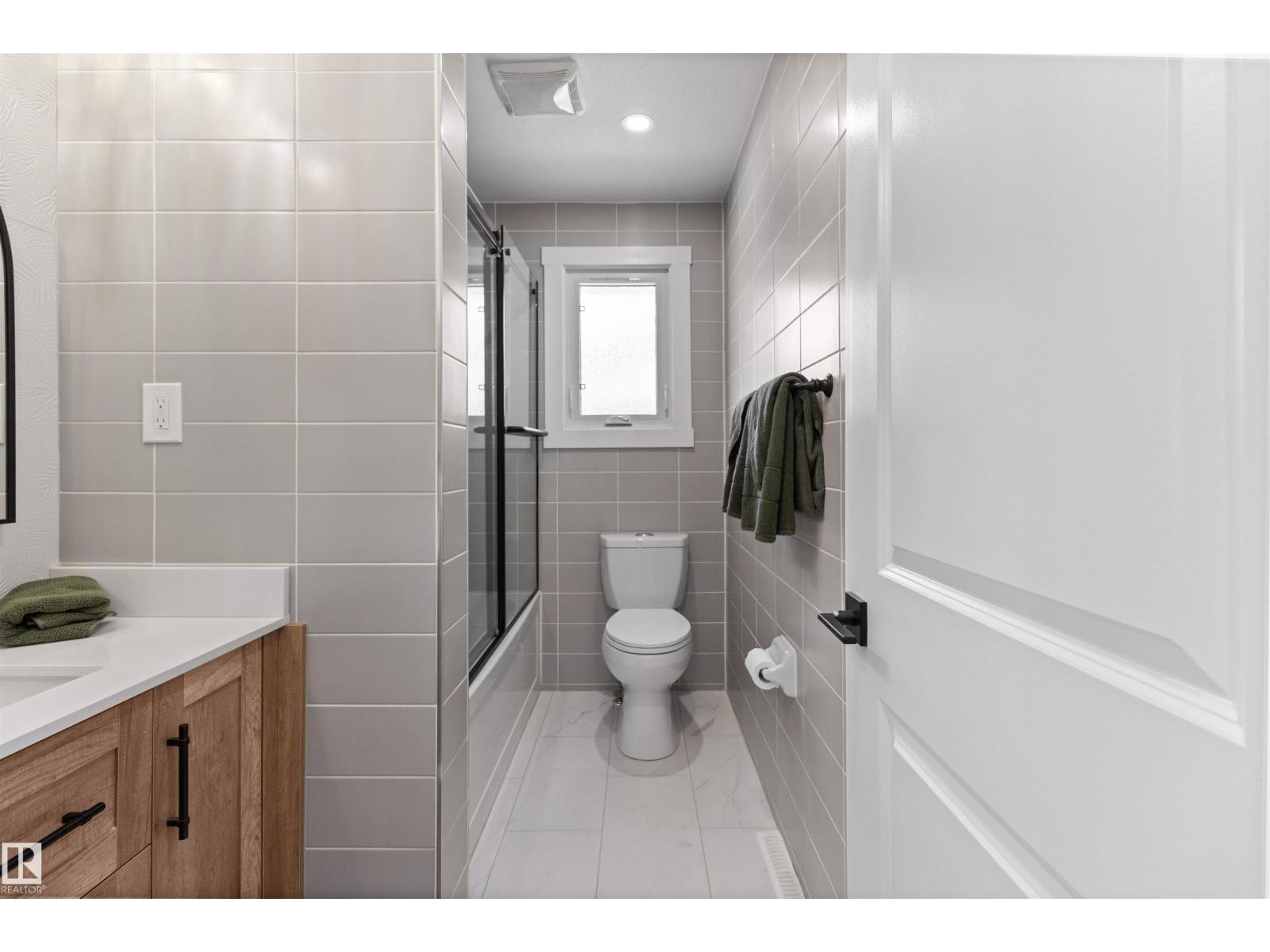 Photo 23 of 97 Garland Cr, Sherwood Park AB