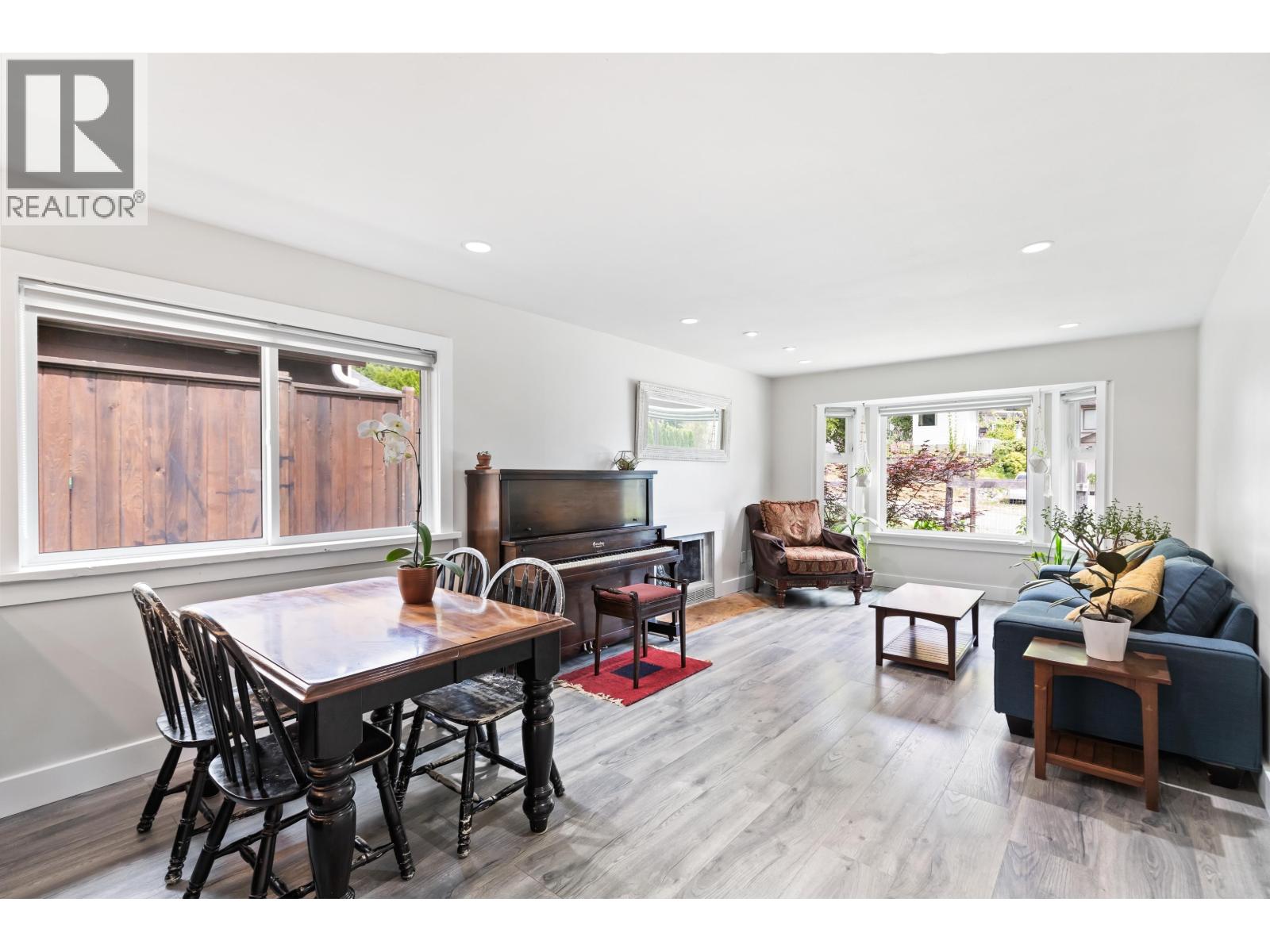 Photo 5 of 22194 River Bend, Maple Ridge BC