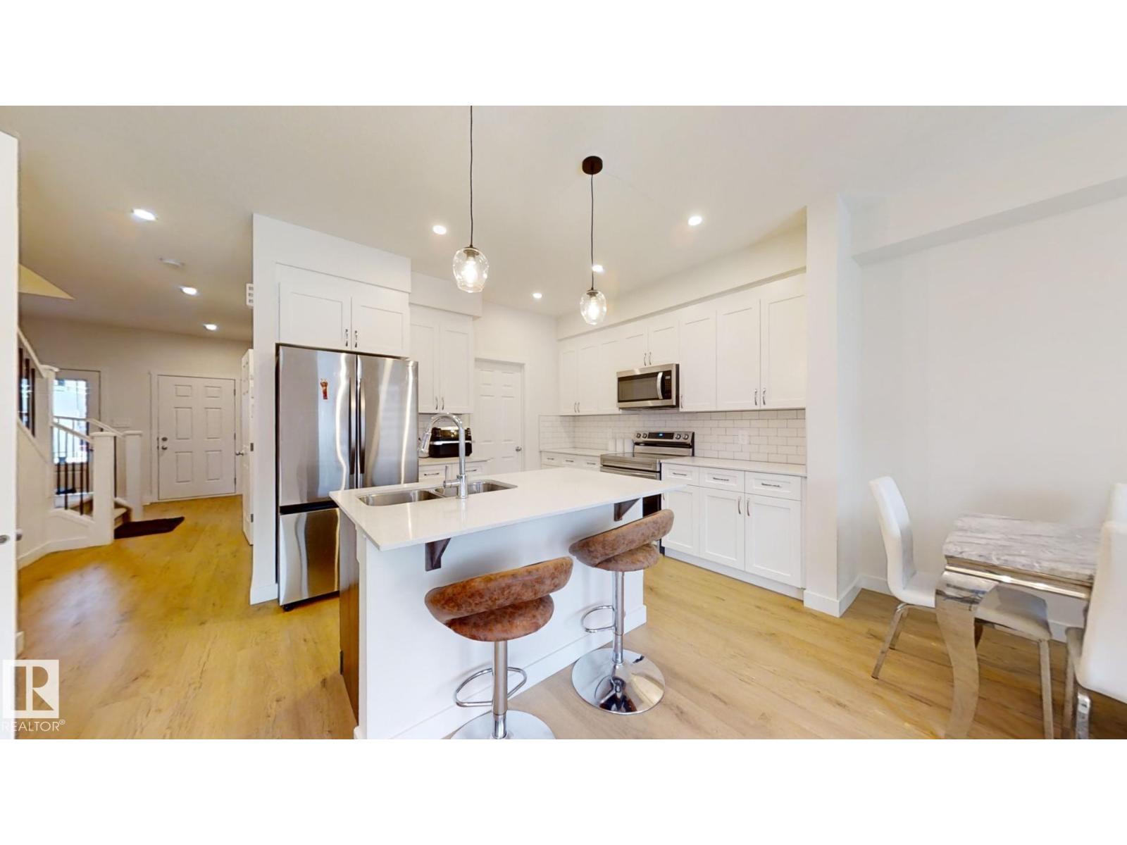 Photo 10 of 2043 13 Av Nw, Edmonton AB