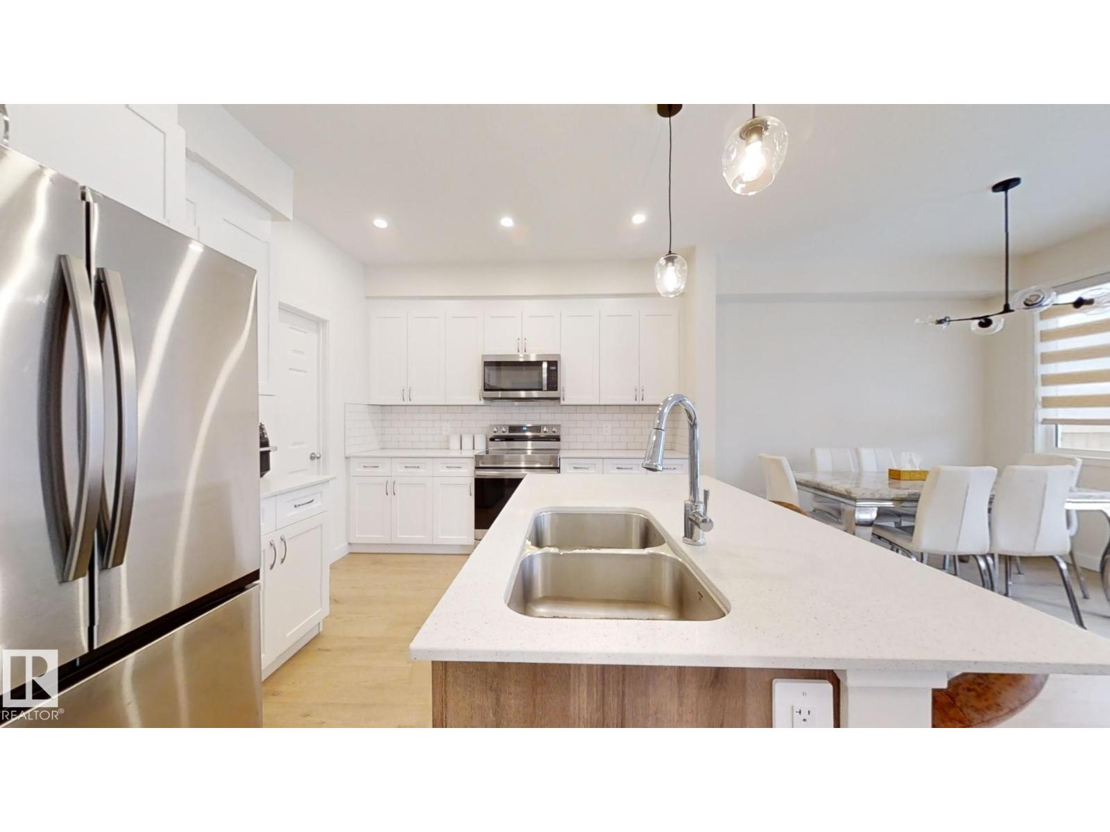 Photo 11 of 2043 13 Av Nw, Edmonton AB