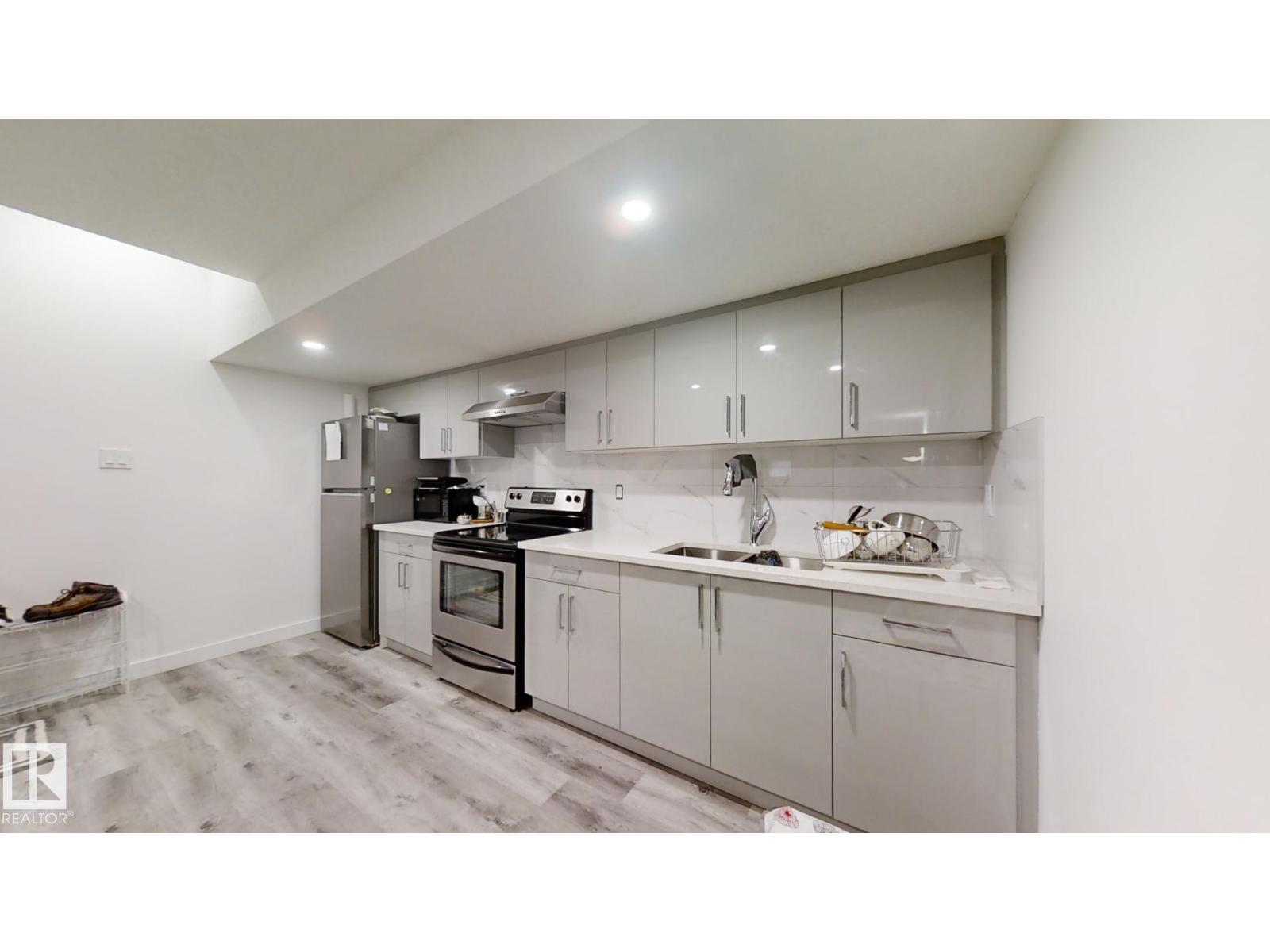 Photo 41 of 2043 13 Av Nw, Edmonton AB