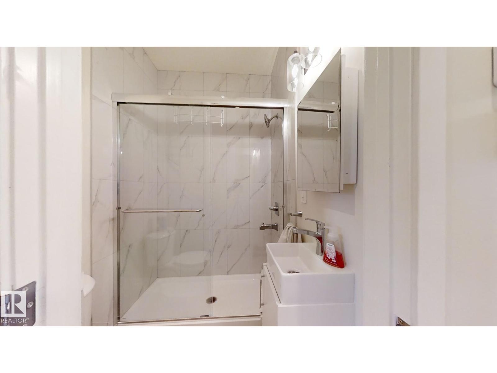 Photo 9 of 2043 13 Av Nw, Edmonton AB