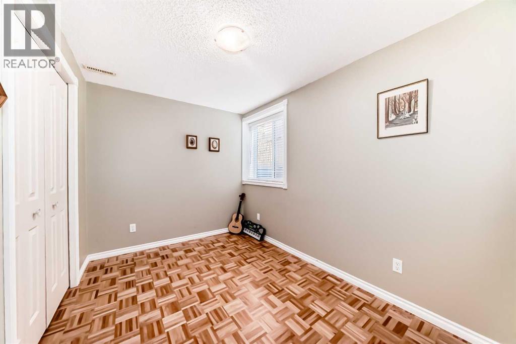 Photo 35 of 108 Weston Manor Sw, Calgary AB