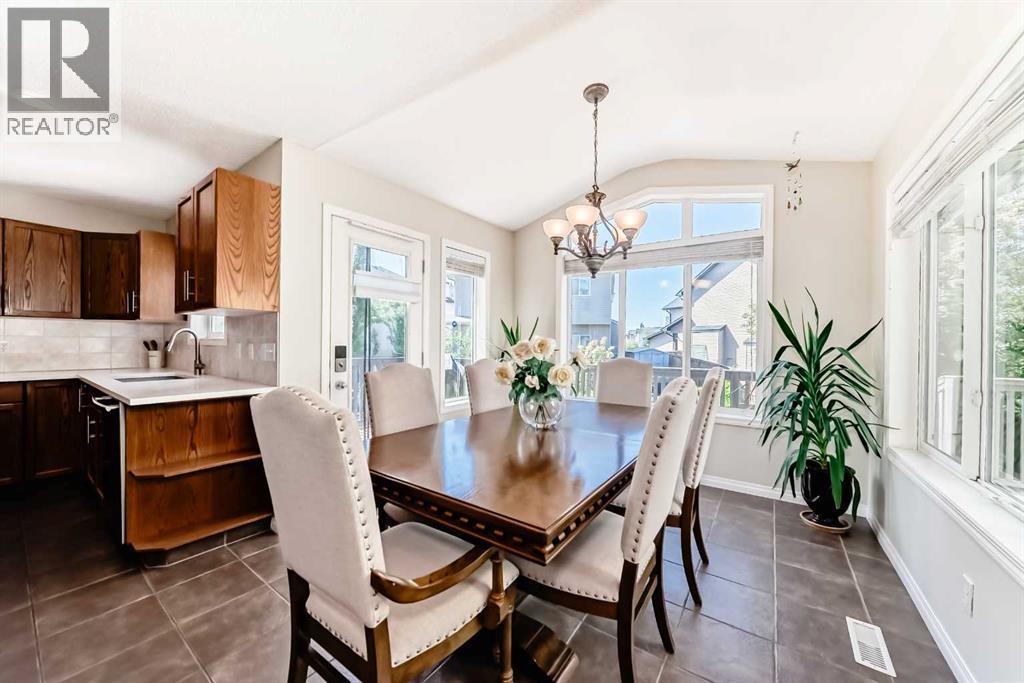 Photo 3 of 108 Weston Manor Sw, Calgary AB