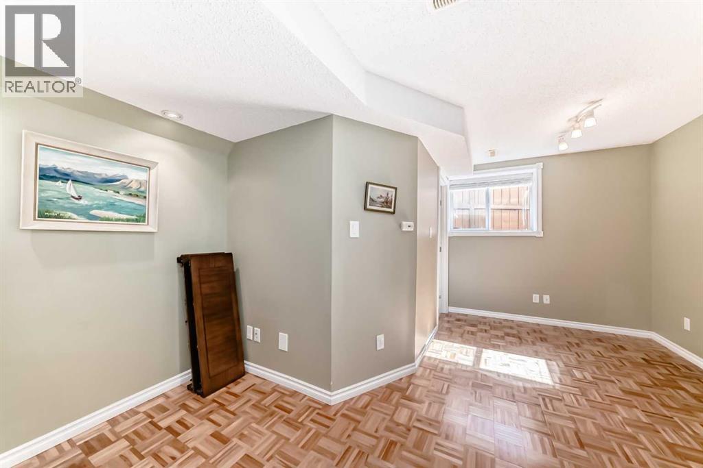 Photo 34 of 108 Weston Manor Sw, Calgary AB