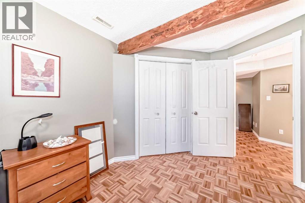 Photo 38 of 108 Weston Manor Sw, Calgary AB