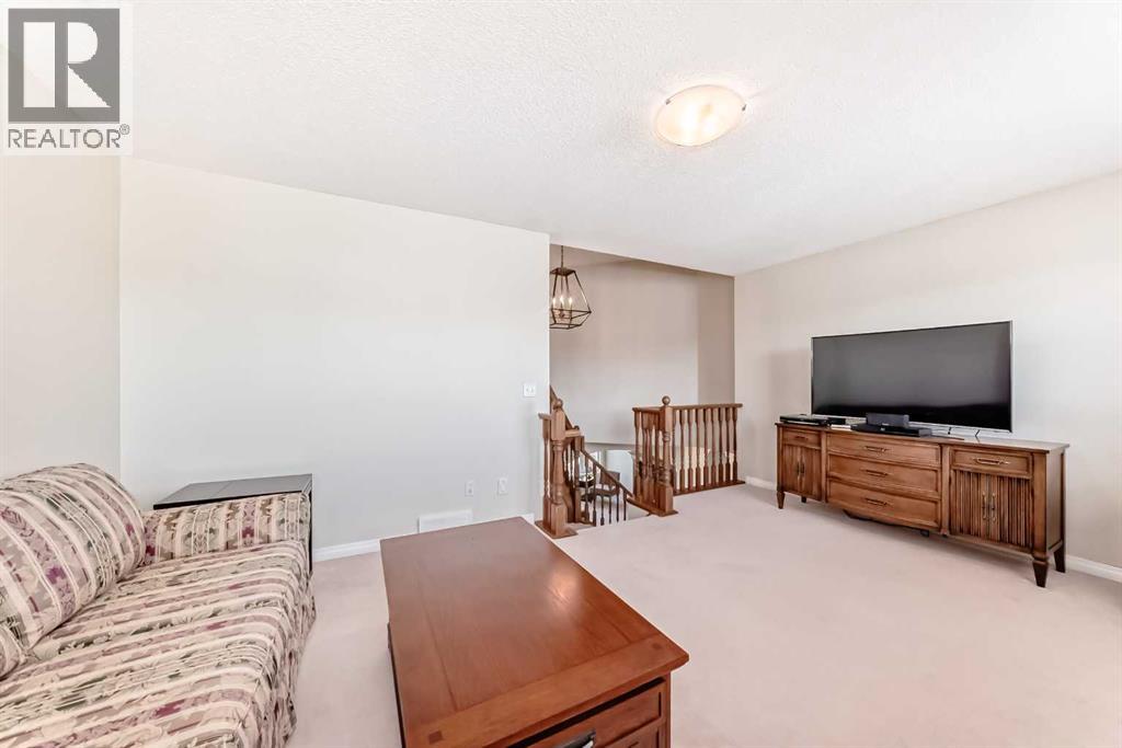 Photo 32 of 108 Weston Manor Sw, Calgary AB