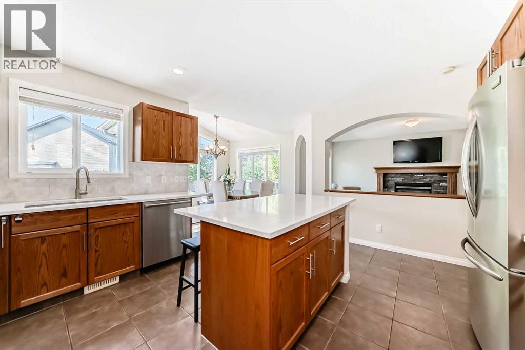 Photo 8 of 108 Weston Manor Sw, Calgary AB