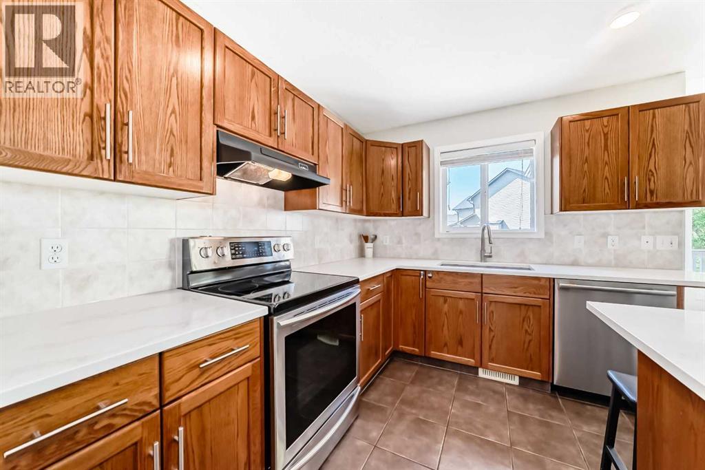 Photo 10 of 108 Weston Manor Sw, Calgary AB