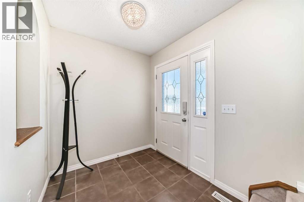 Photo 6 of 108 Weston Manor Sw, Calgary AB