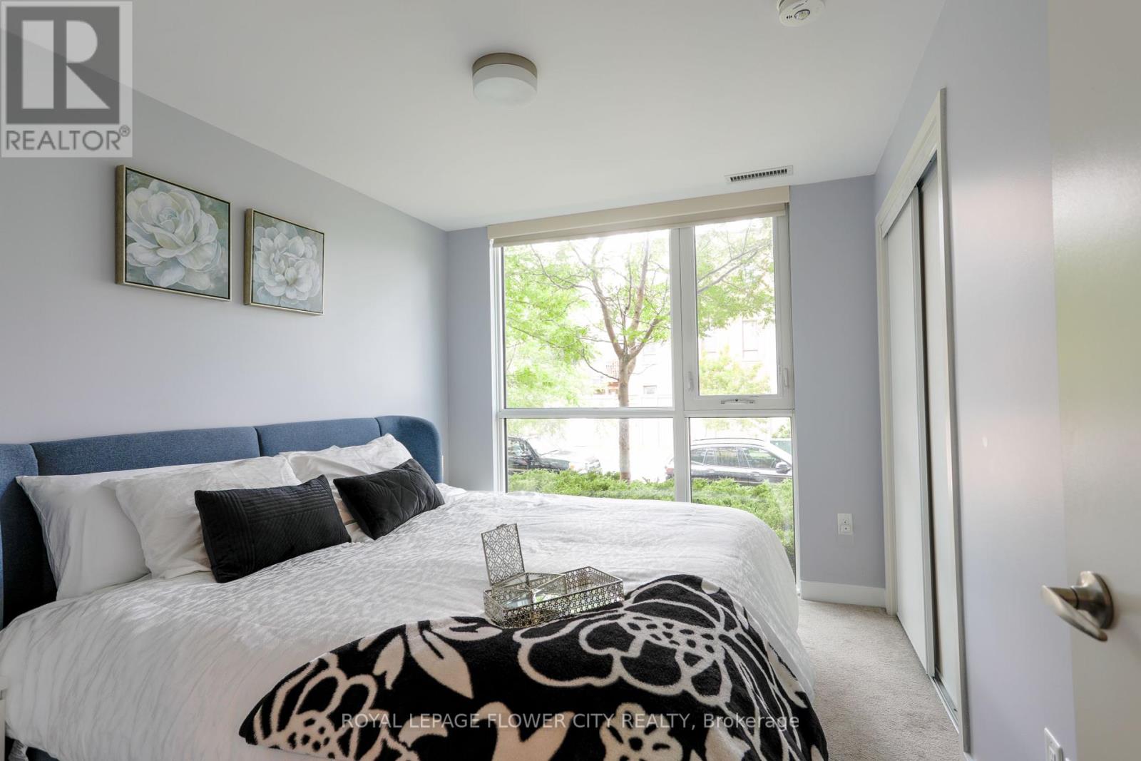 Photo 13 of 112 210 Sabina Drive, Oakville ON
